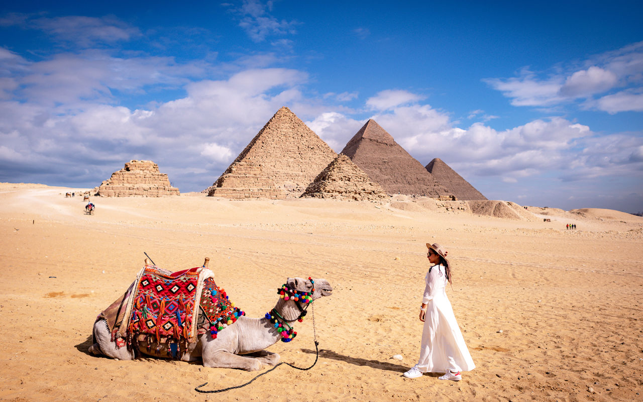 Dal Cairo: Tour guidato di un'intera giornata delle Piramidi di Giza, della Sfinge, del Grande Museo Egizio e del Bazar con biglietti d'ingresso, pranzo e trasferimenti in hotel