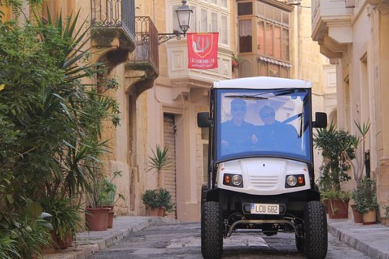 Esplora Malta in un tour autonomo in auto elettrica