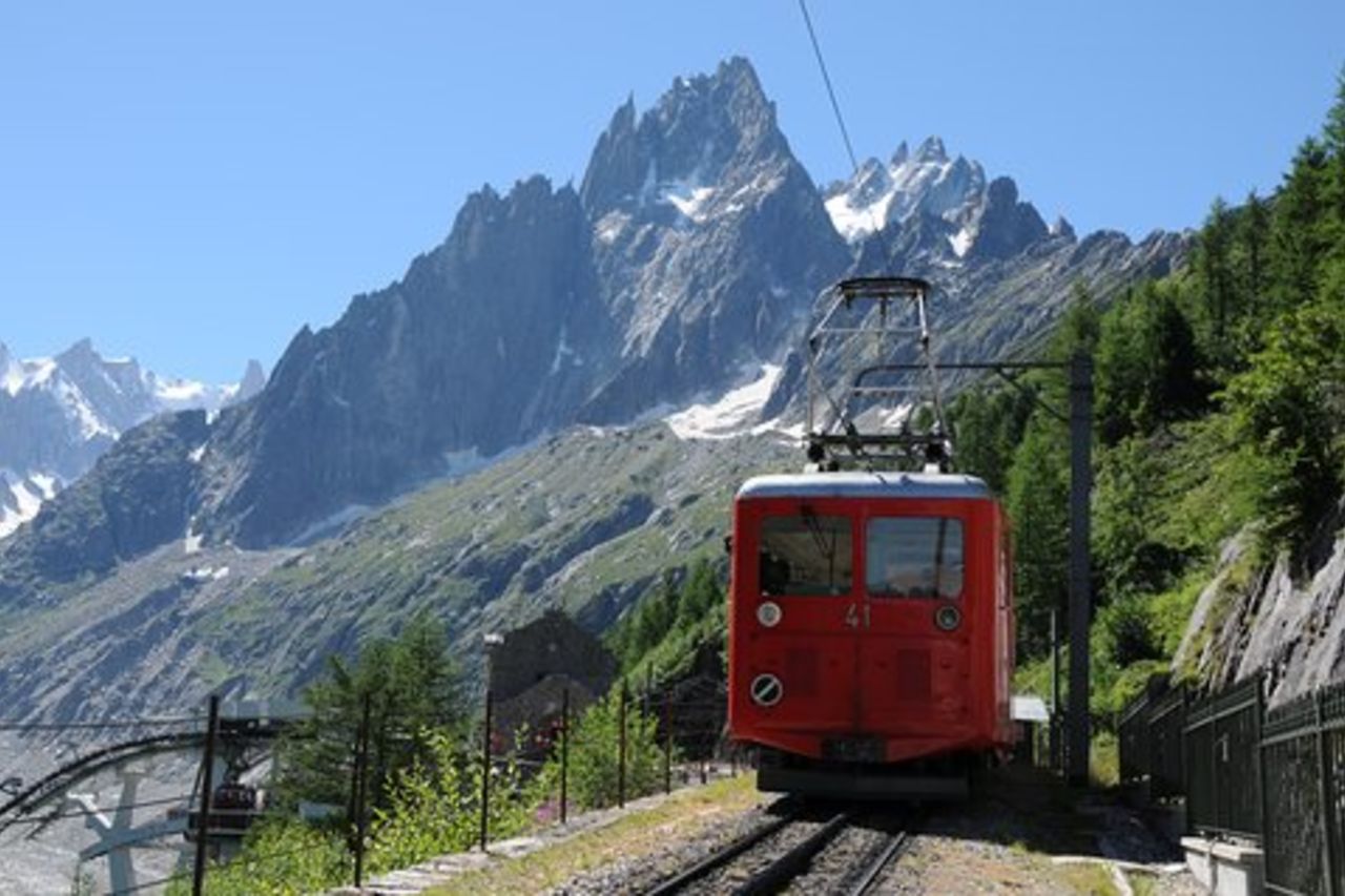 Tour turistico autoguidato di Chamonix da Ginevra