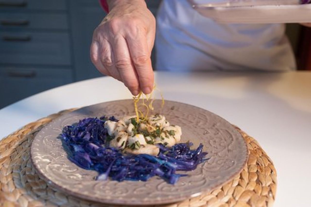 Lezione di cucina casalinga e pasto con un locale ad Aosta