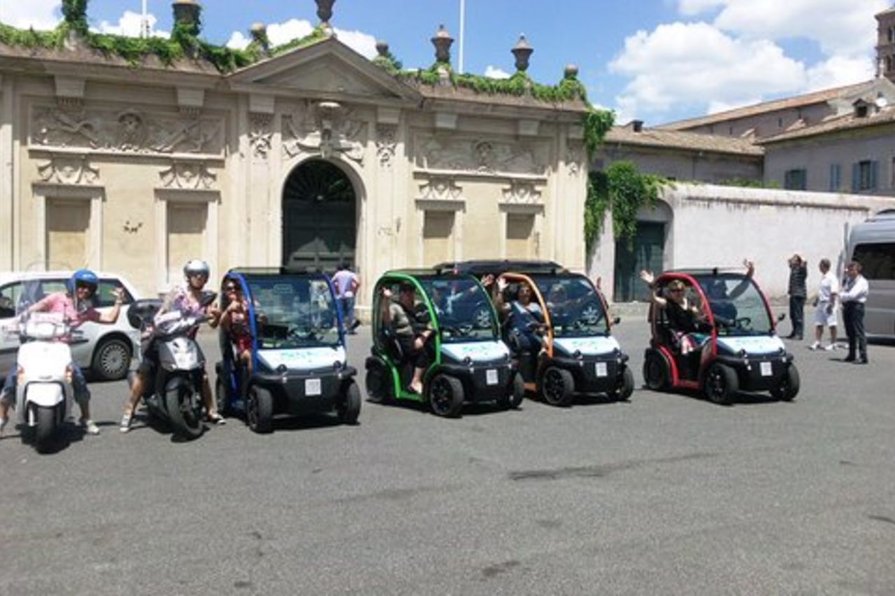 Tour privato ai Must di Roma con e-Buggy