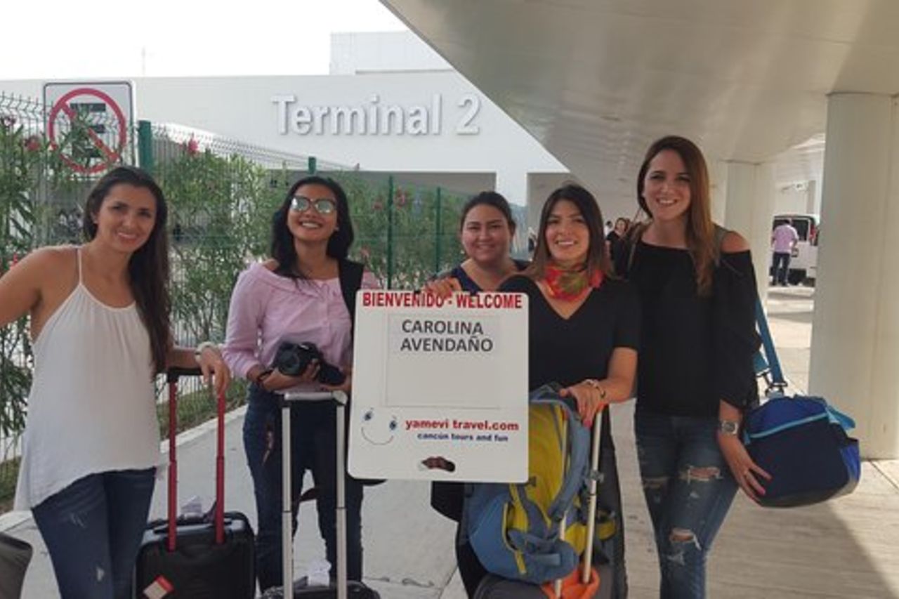 Trasferimento privato all'aeroporto di Cancun alla zona alberghiera di Cancun