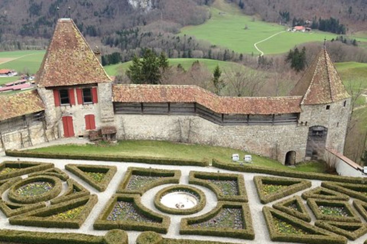 Tour privato di Gruyères con visita della fabbrica di formaggio e cioccolato da Montreux