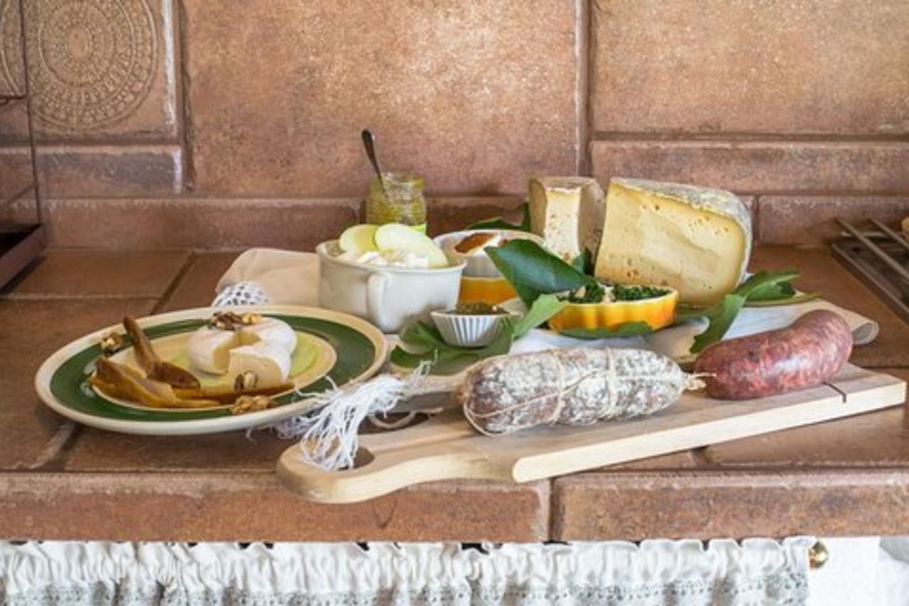 Esperienza culinaria a casa di un locale a Lesa con Show Cooking