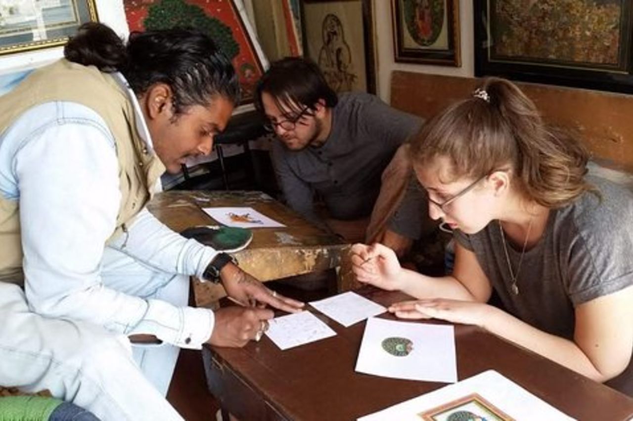 Lezione di pittura tradizionale in miniatura presso Pacific Art