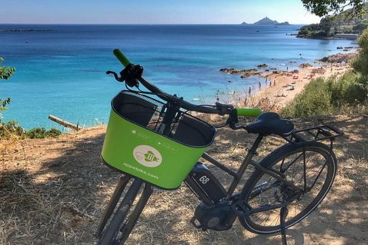 Tour in bici elettrica della città di Ajaccio e dintorni con le spiagge delle Isole Sanguinarie
