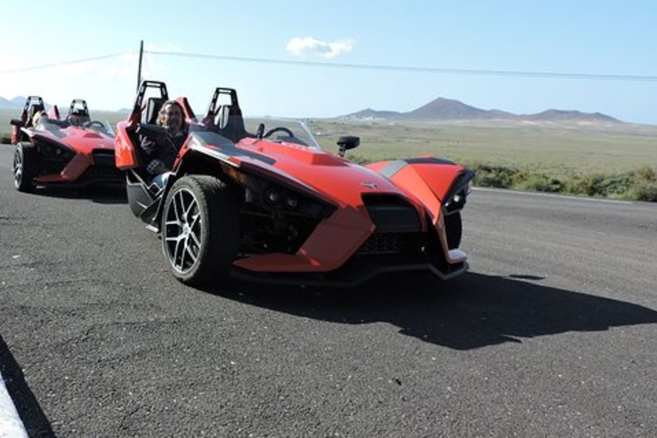 Tour guidato di 3 ore con Polaris SLINGSHOT Intorno a Lanzarote