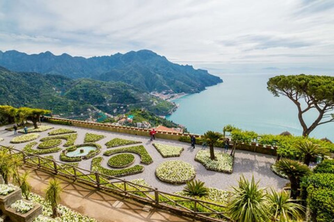 Tour privato della Costiera Amalfitana da Sorrento con Autista