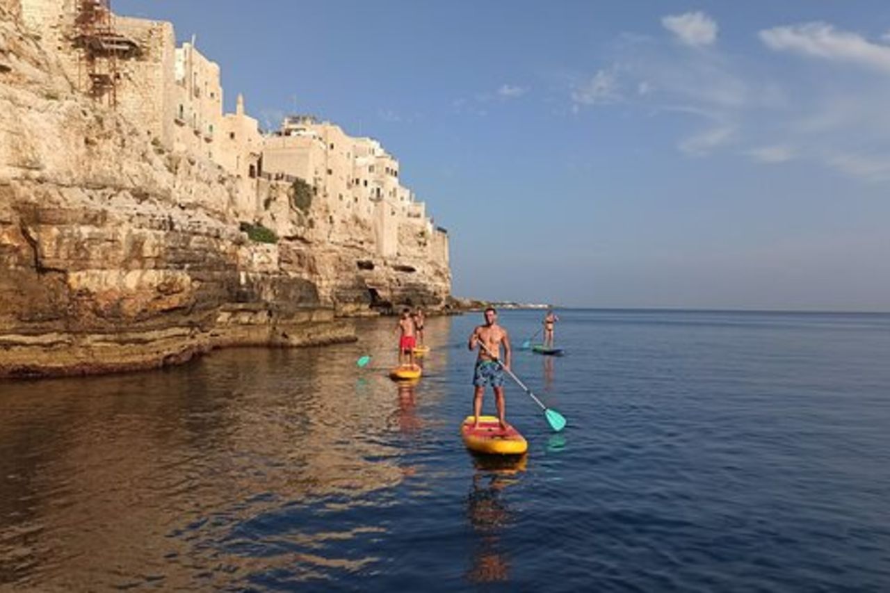 SUP a Polignano: Escursioni Guidate o Noleggio Libero
