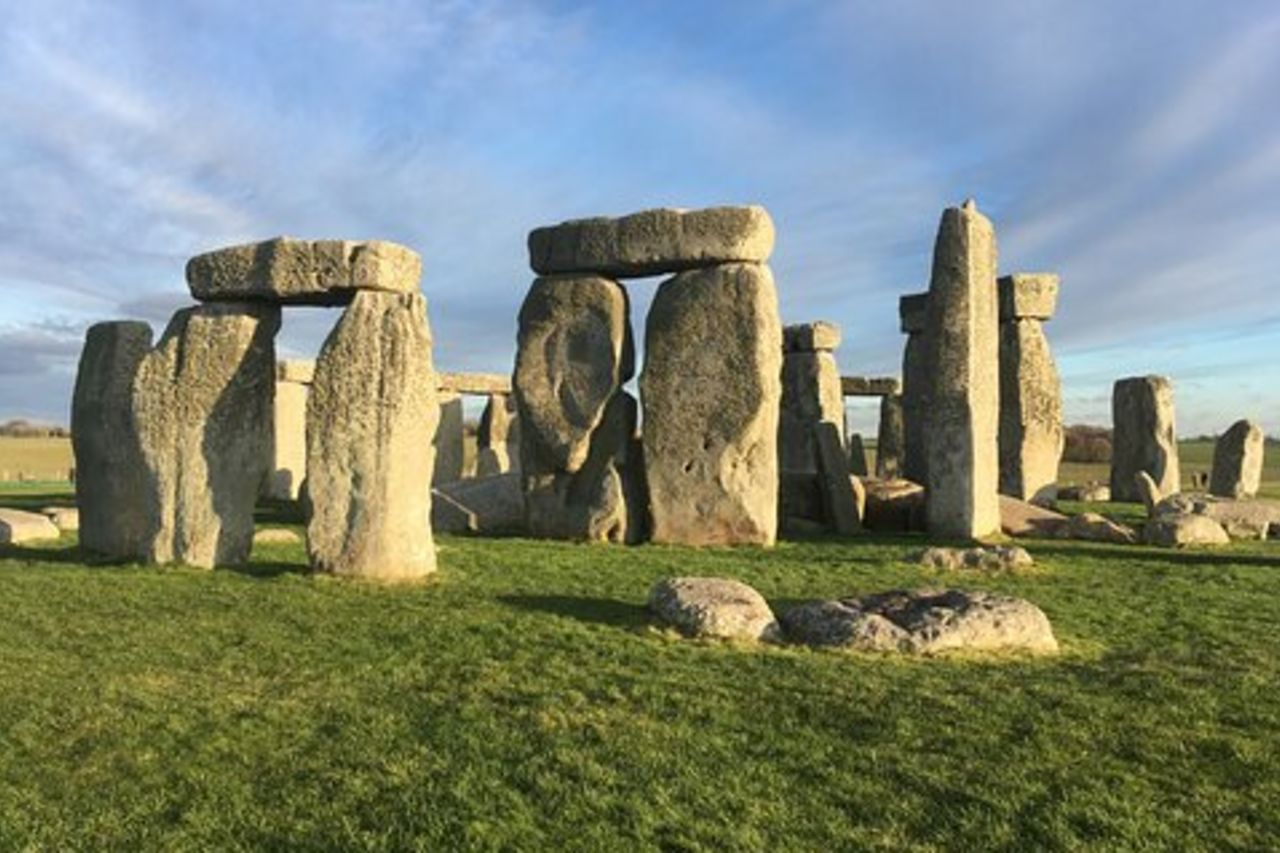 Tour di mezza giornata per piccoli gruppi a Stonehenge da Bath, inc