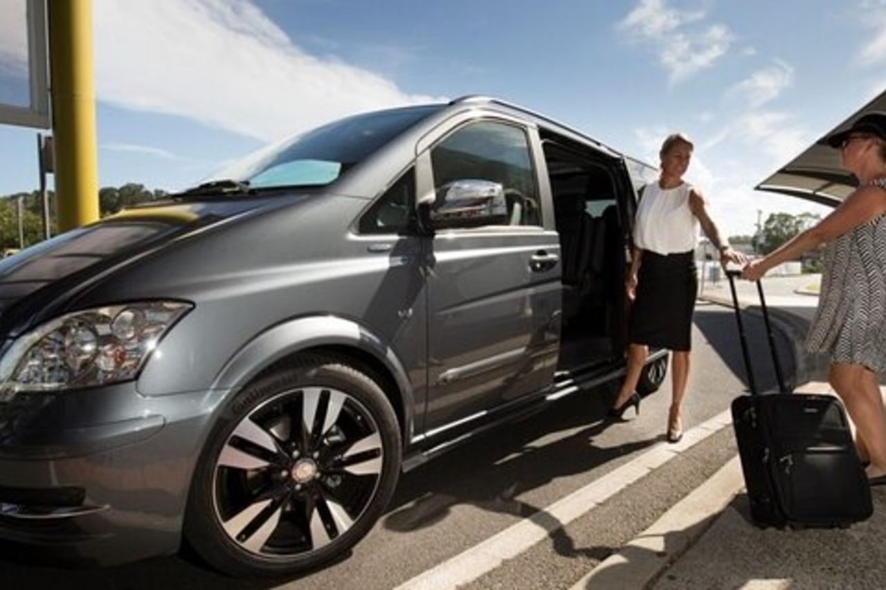 un trasferimento dall'aeroporto al Cairo Giza hotel o hotel all'aeroporto del Cairo