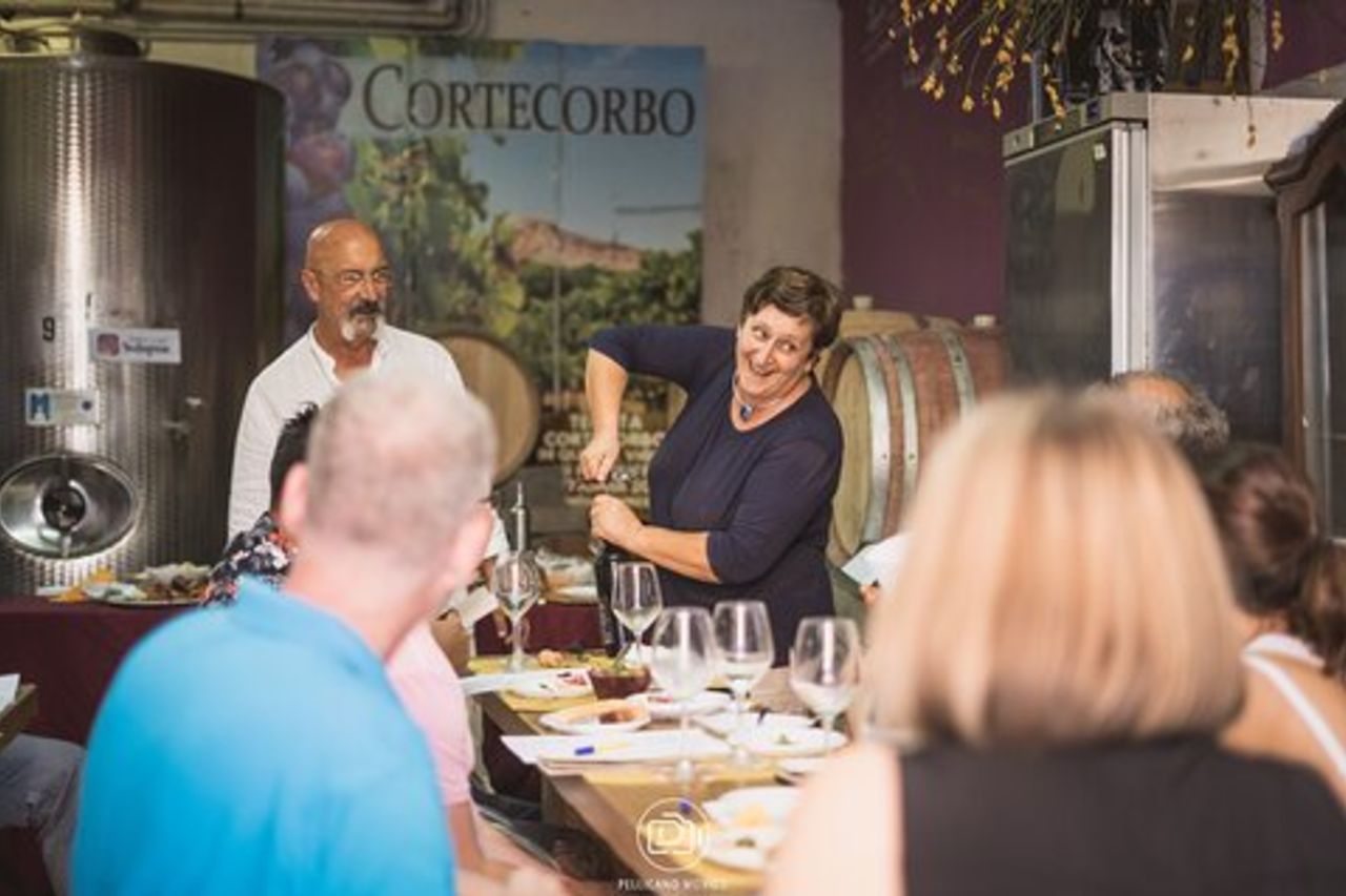 Wine & Cooking Experience con la Famiglia Locale alla Cantina Cortecorbo