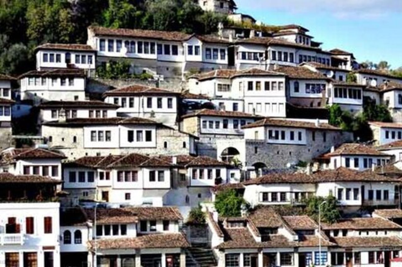 "Berat & Durazzo City, Belsh Lake - Tour di un giorno da Tirana"