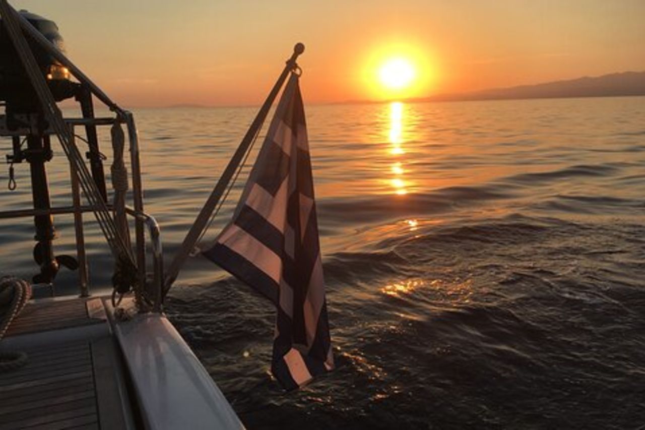 Crociera al tramonto con snack e vino di Argostoli