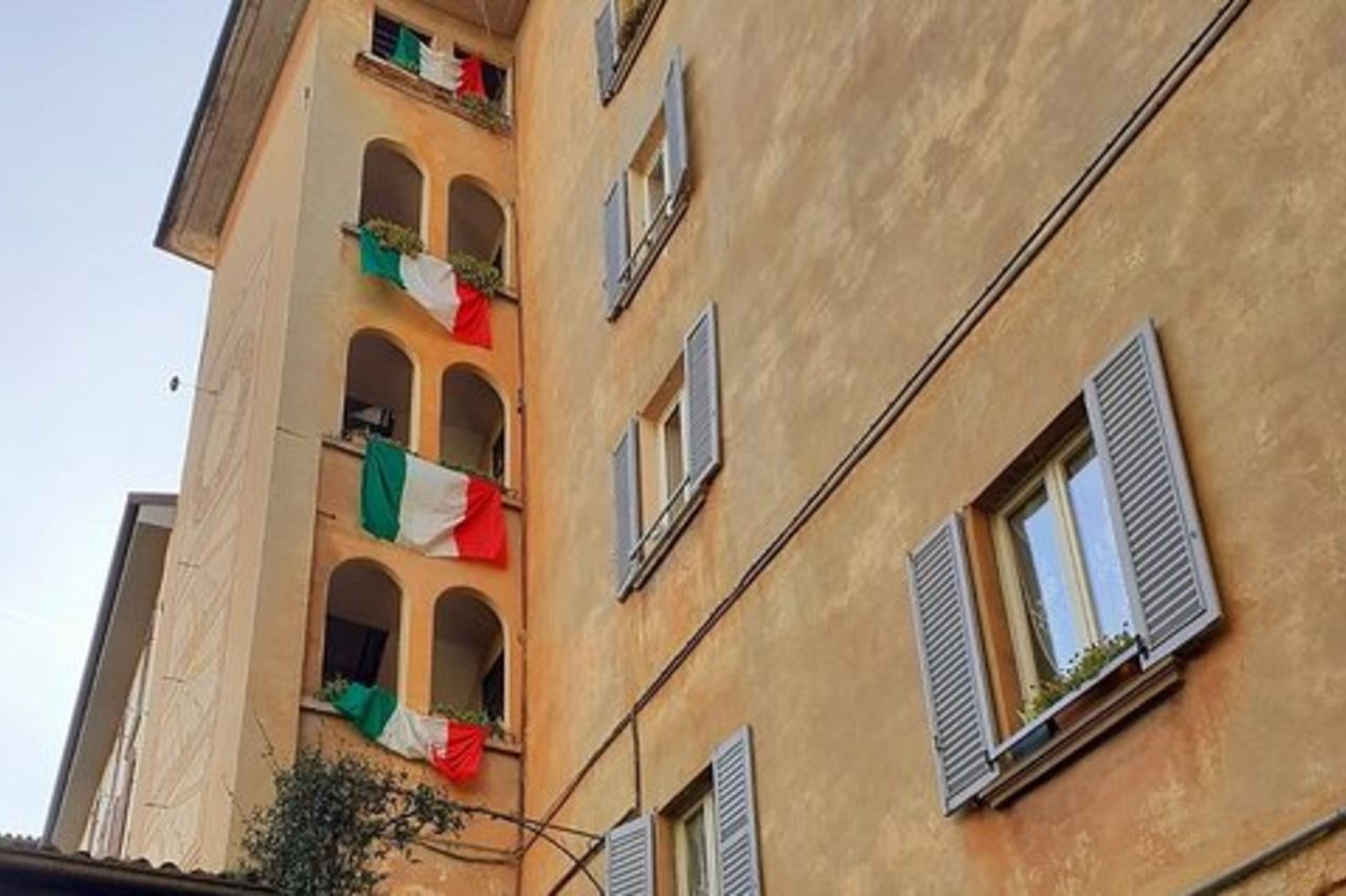 Tour a piedi in un'antica casa torre privata nel centro storico di Bergamo