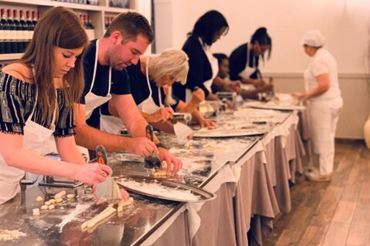 Roma Cucina: Pasta e Tiramisù, Vino pregiato a flusso libero