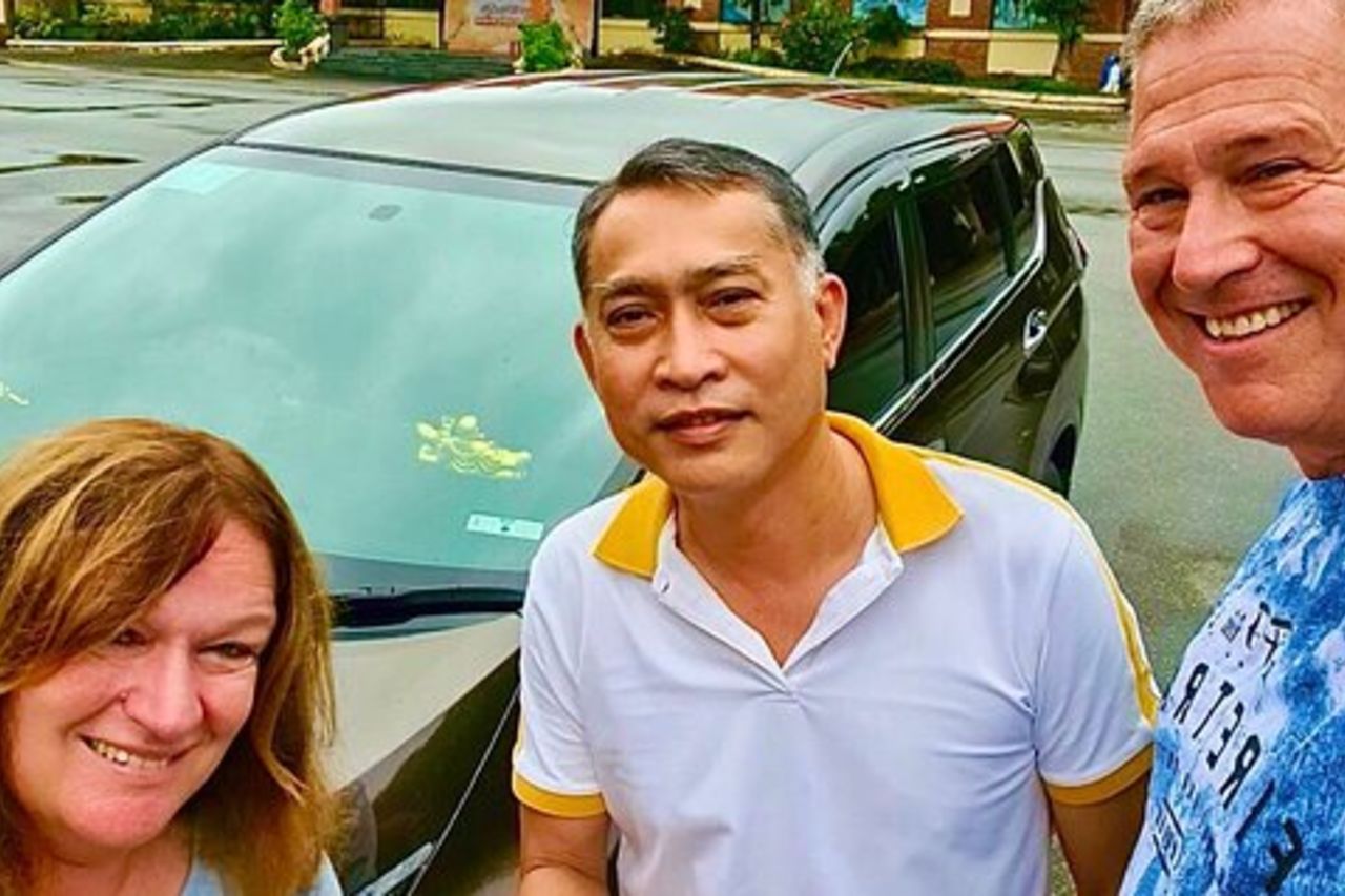 Esplora Hué con stile: tour della città di 5 ore con noleggio auto