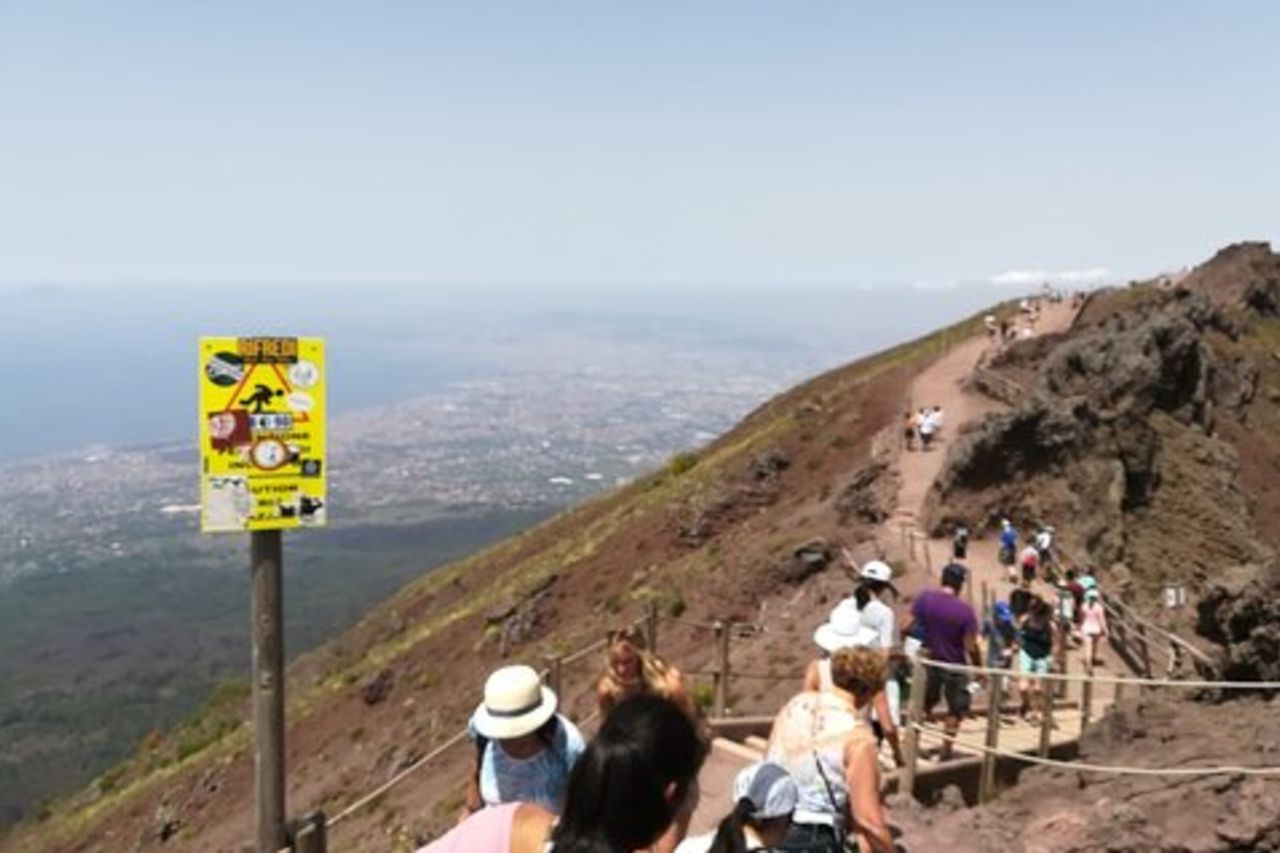 Vesuvio Tour da Ercolano con Bus e Ticket Di Ingresso