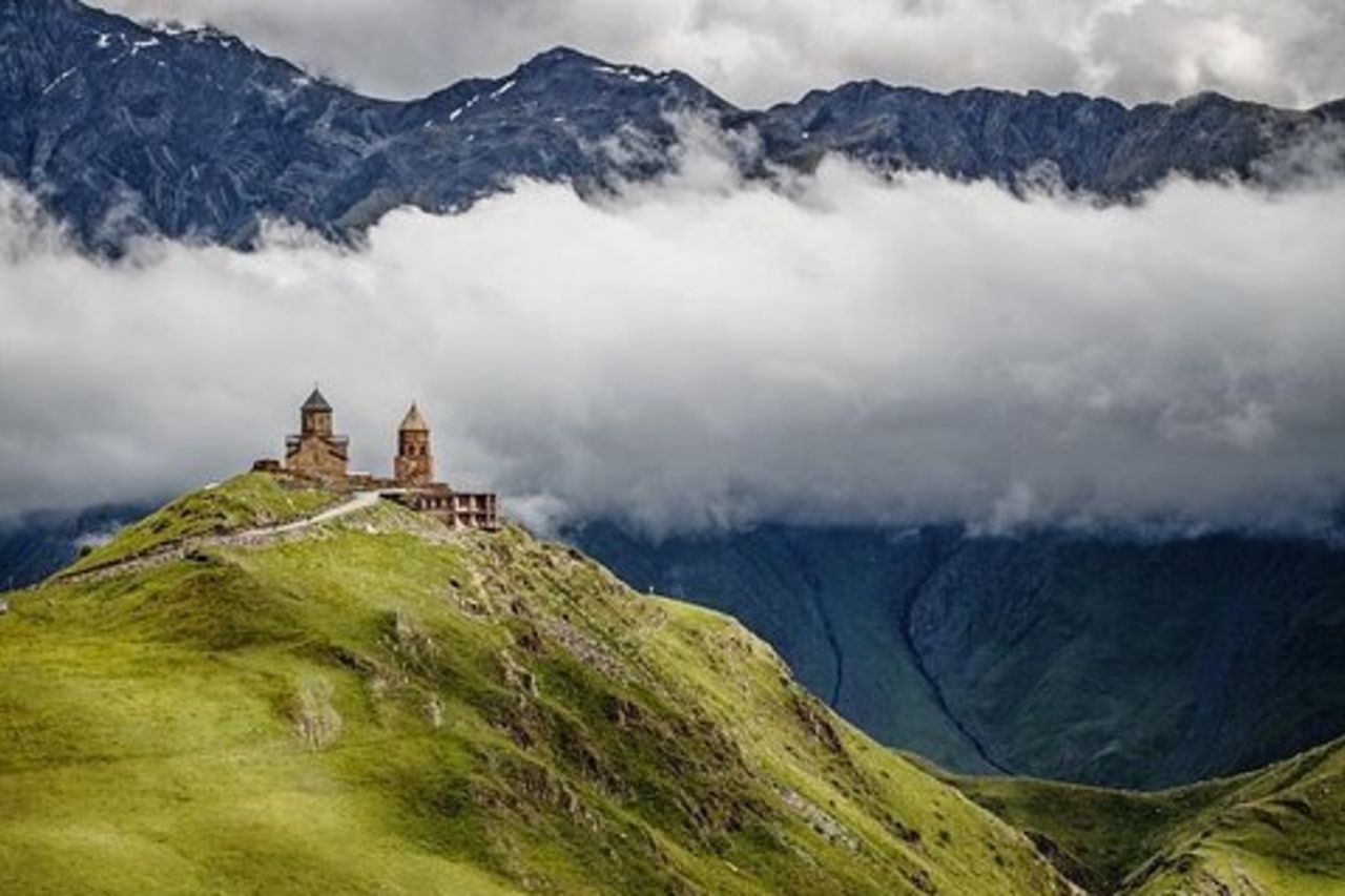 Tour privato di un'intera giornata a Kazbegi e Gudauri da Tbilisi