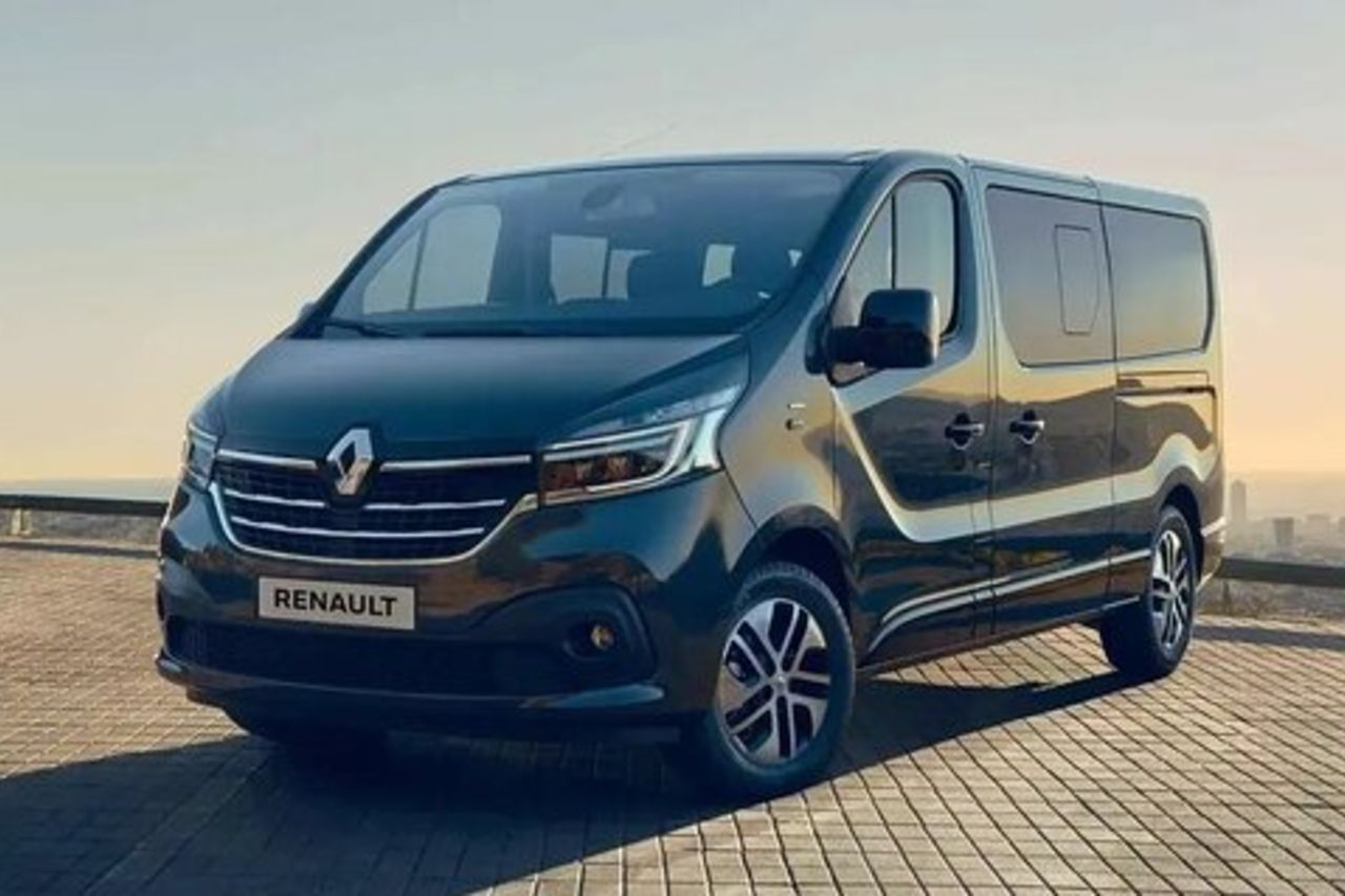 Arrivo Trasferimento privato Aeroporto di Alghero AHO a Sassari City in minivan