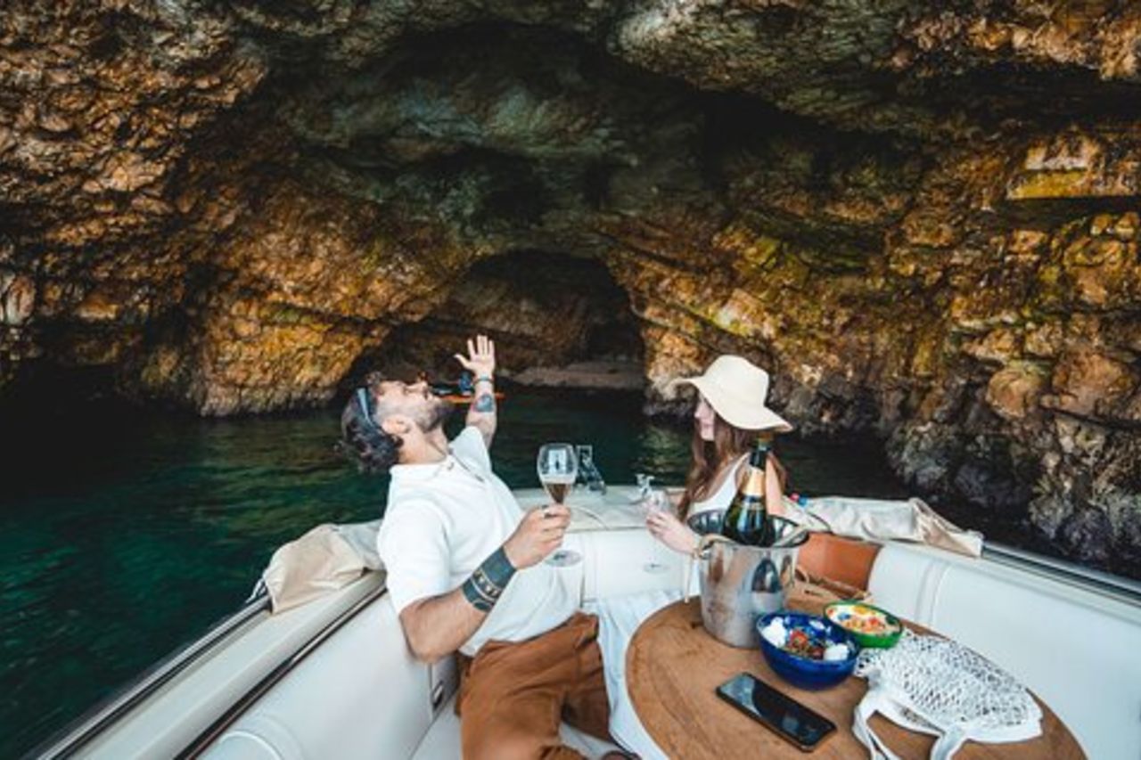 Polignano a Mare: Tour privato in barca con Champagne - 2 ore