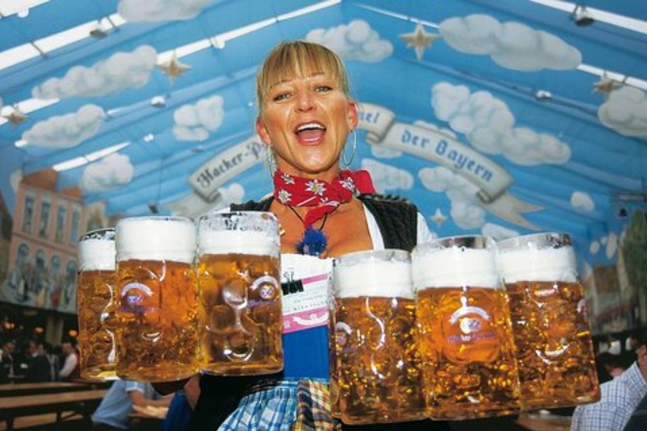 Esperienza VIP Oktoberfest con tavolo nella grande tenda della birra