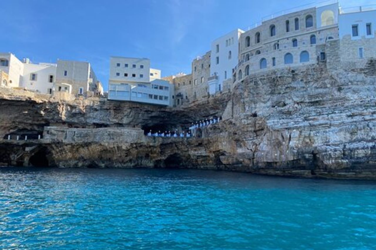 Escursione in Barca a Polignano a Mare tra Grotte e Calette