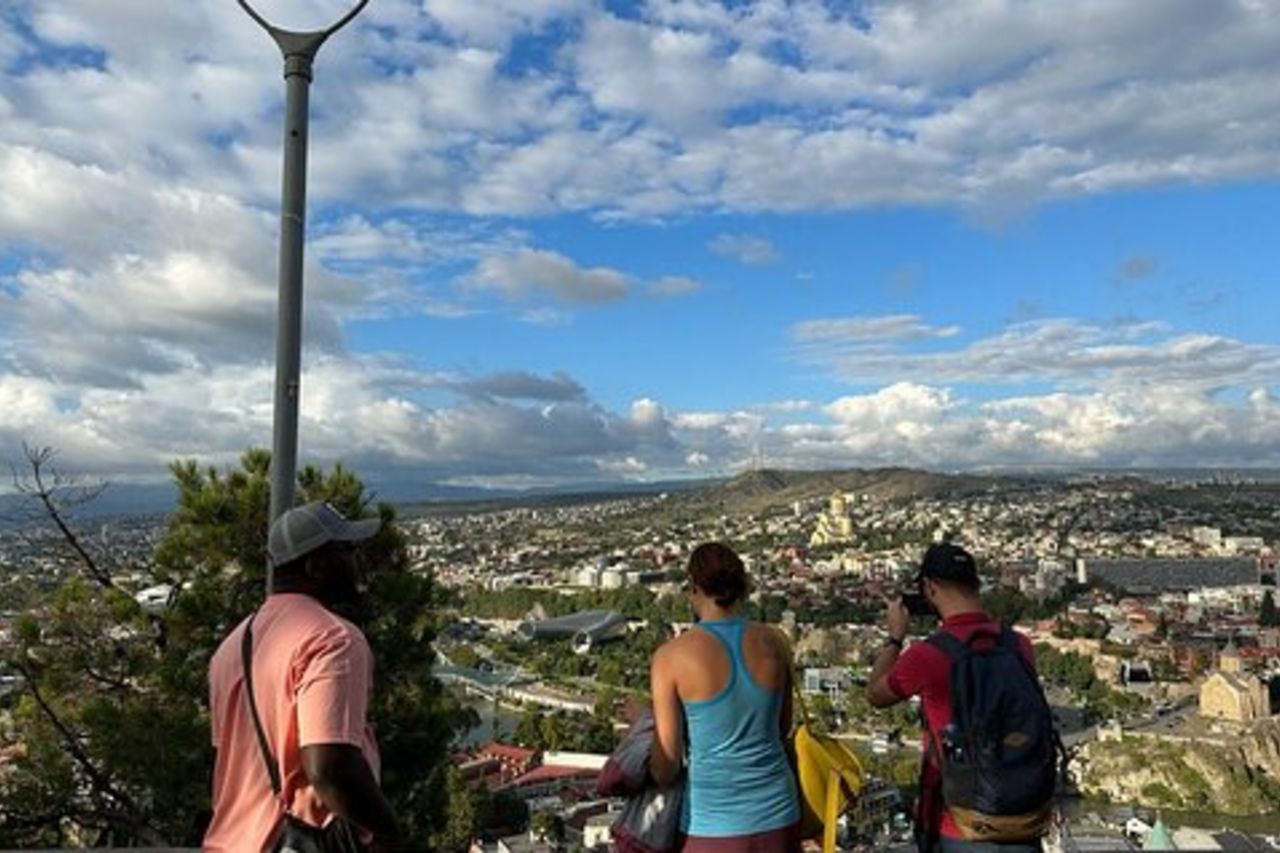 Tour a piedi della città vecchia di Tbilisi con una Guida locale
