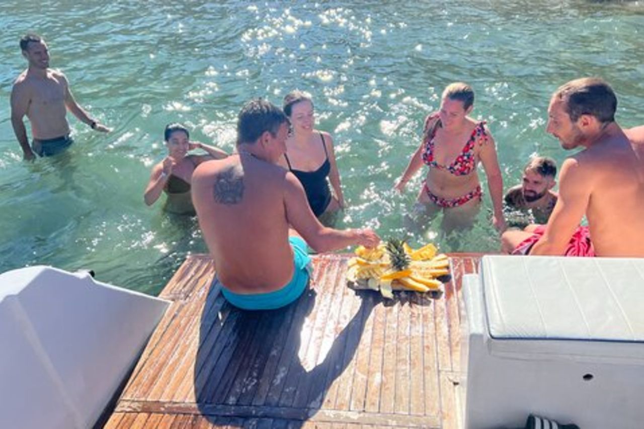 Escursione in barca a Cefalù e snorkeling 3 ore frutta e bevande