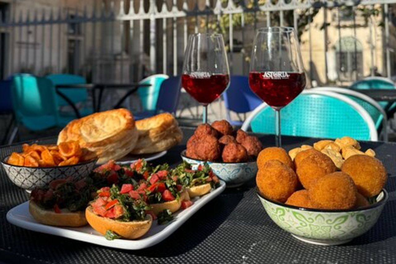 Street Food Lecce: Tour guidato a piedi con cibo e vini tipici.