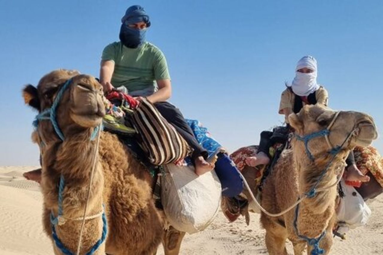 Sahara 1 Notte Bivacco Desert Dunes Camel Trek con Camping