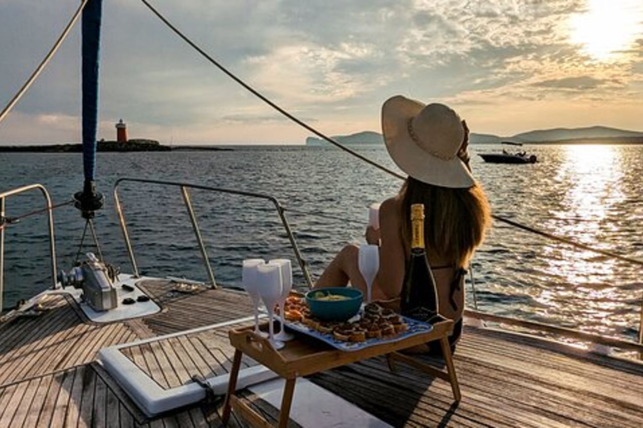 Tramonto e Aperitivo in barca a vela ad Alghero
