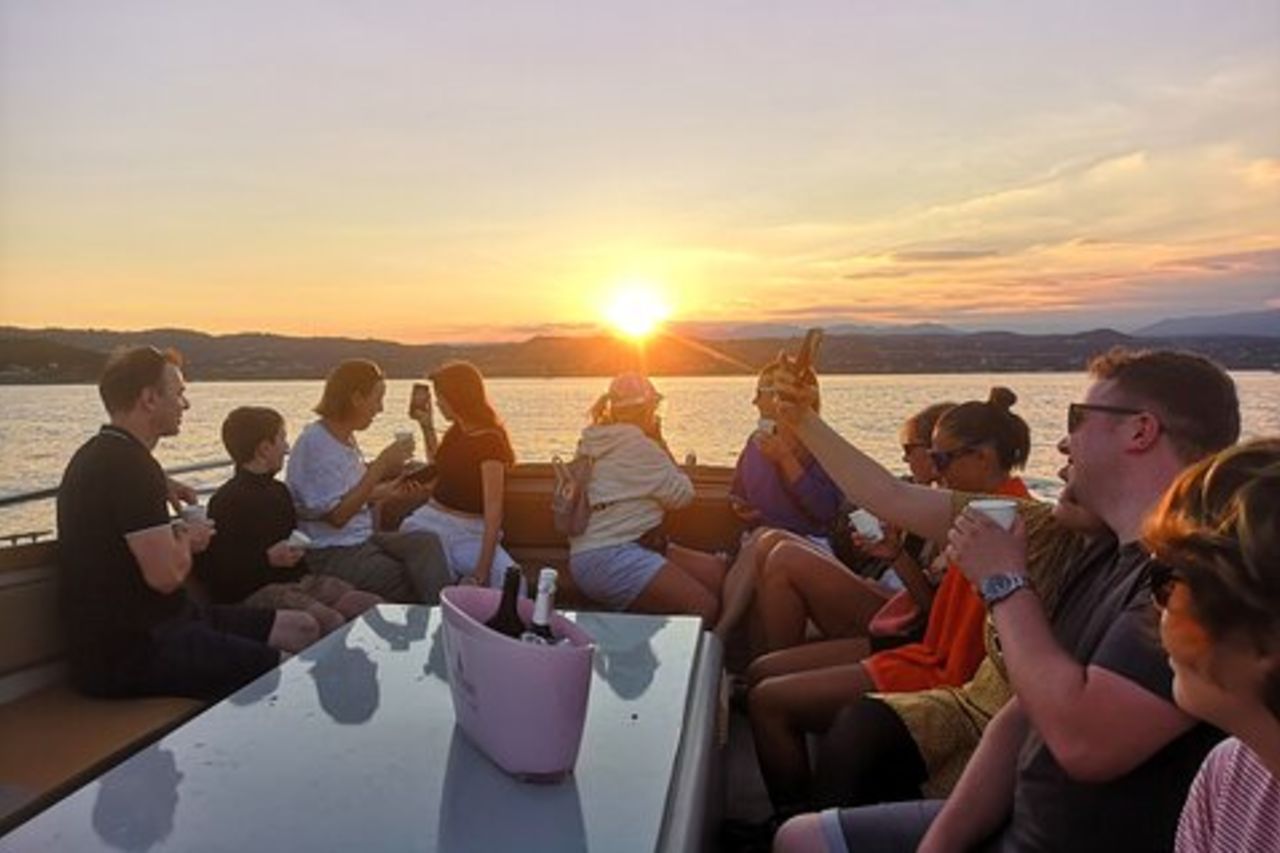 Desenzano Tramonto a piedi e giro in barca con drink omboard!