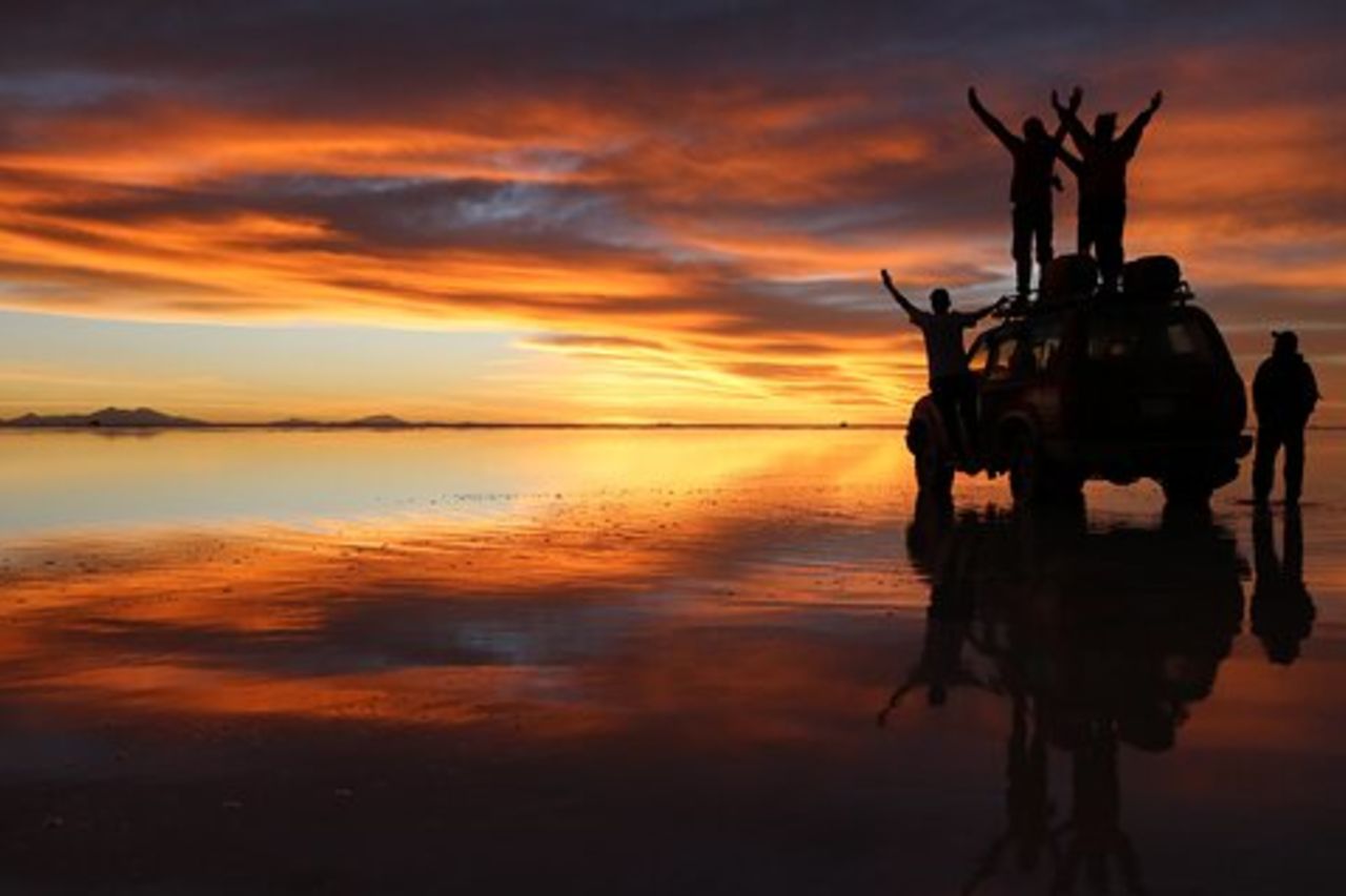Salar de Uyuni 2 giorni + tramonto nella regione dell'acqua salata + effetto specchio