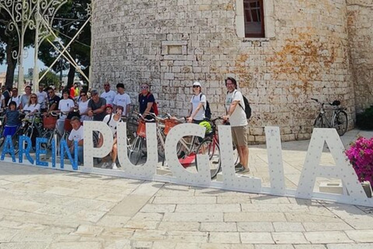 Esplorando le campagne di Conversano e i suoi monumenti in E bike