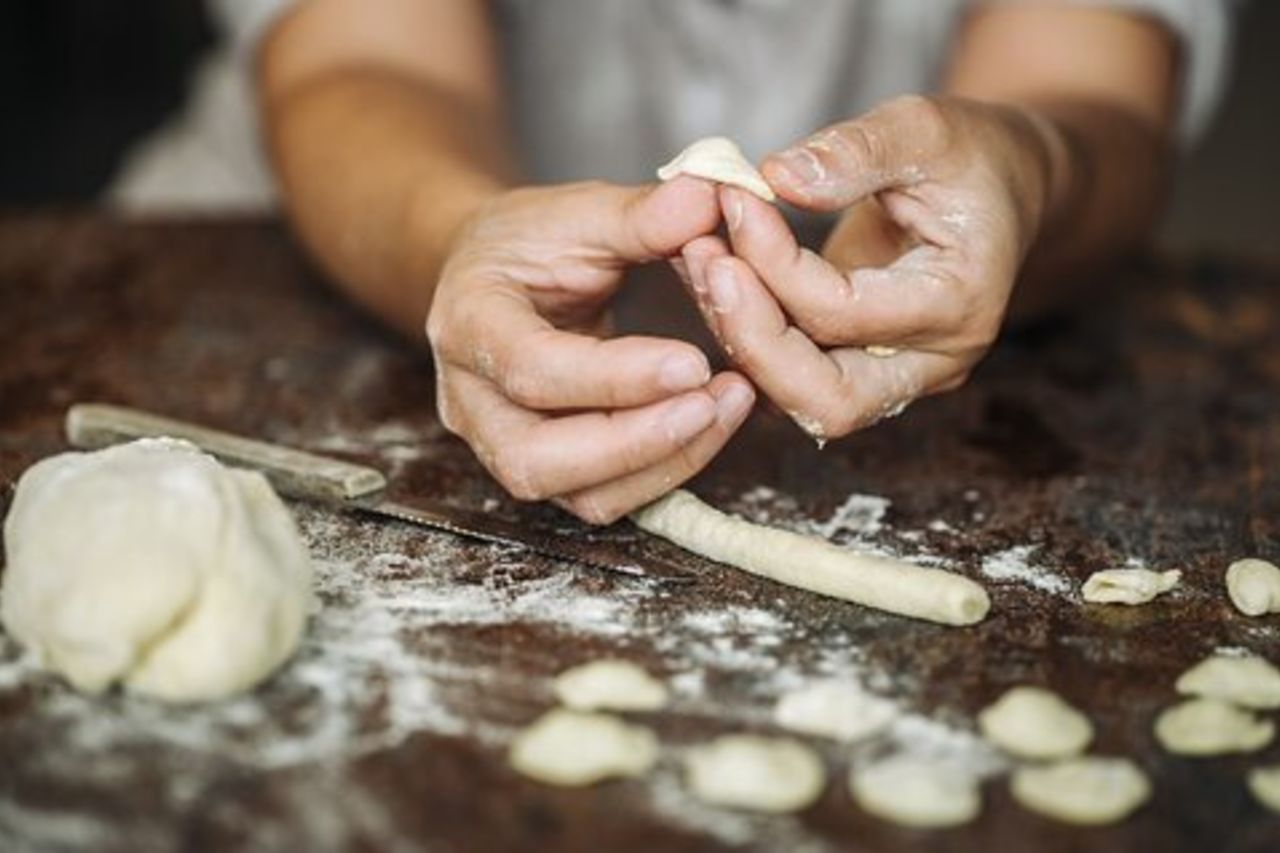 Lecce Hands-on Home Cooking Class : Orecchiette artigianali & Sapori di Vino