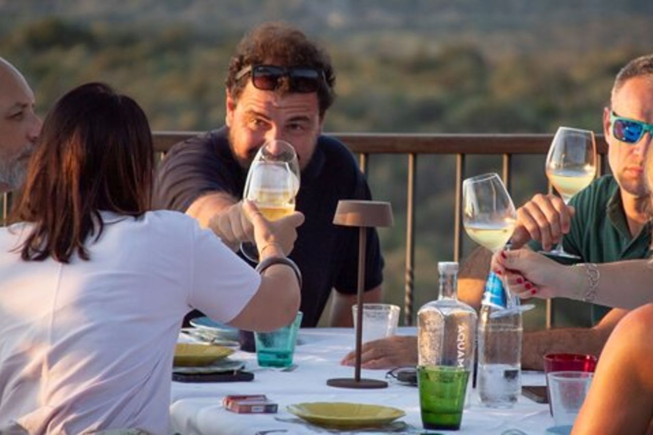 Palau Wine Tasting in una cantina gallurese