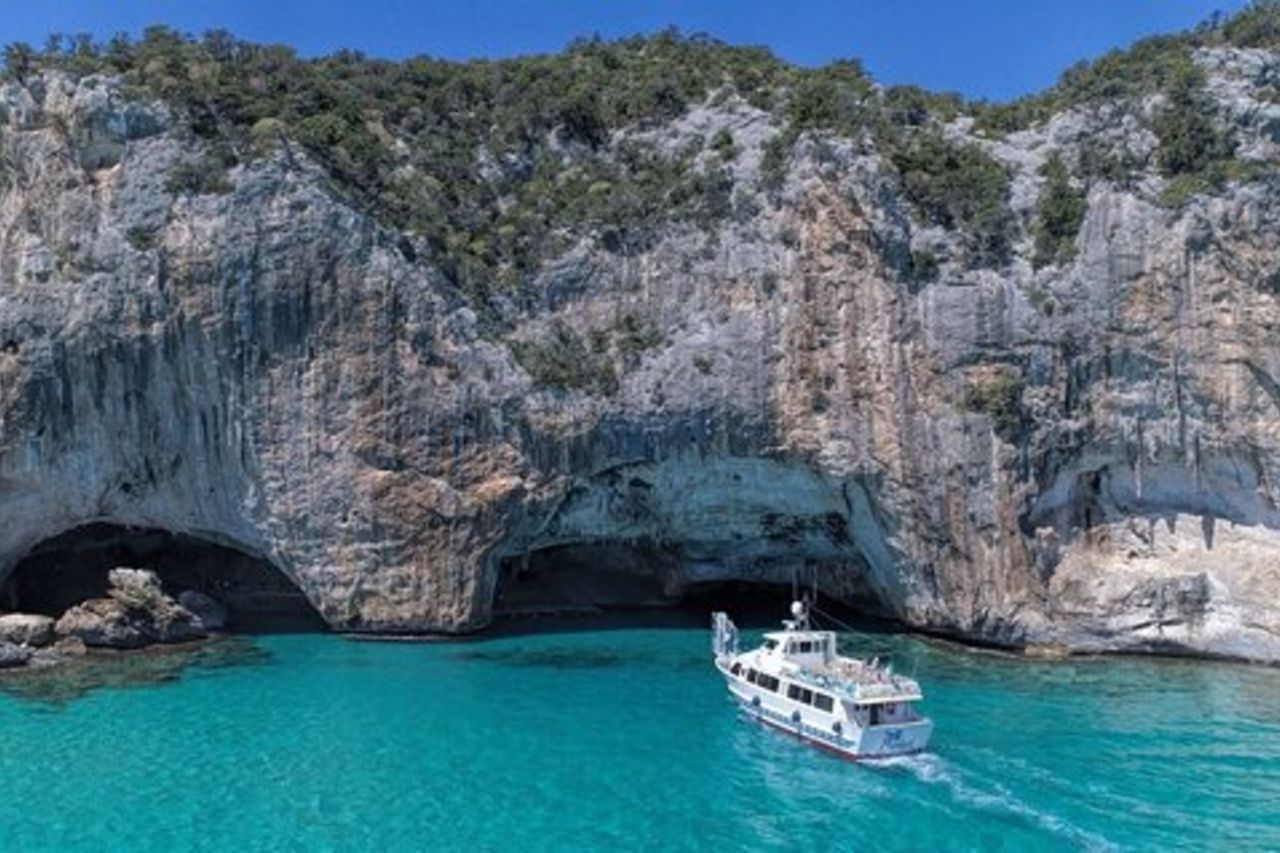 Trasferimento alle Grotte del Bue Marino e Cala Luna