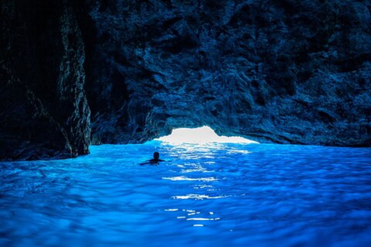 Visita alla Grotta Azzurra e tour semi-privato in barca a Capri