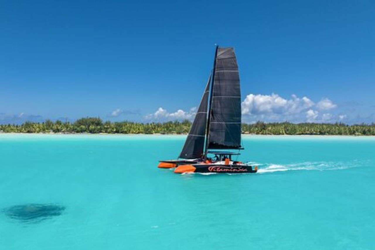 LUSSO Catamarano Bora Bora : Vela, Snorkeling e Bar galleggiante