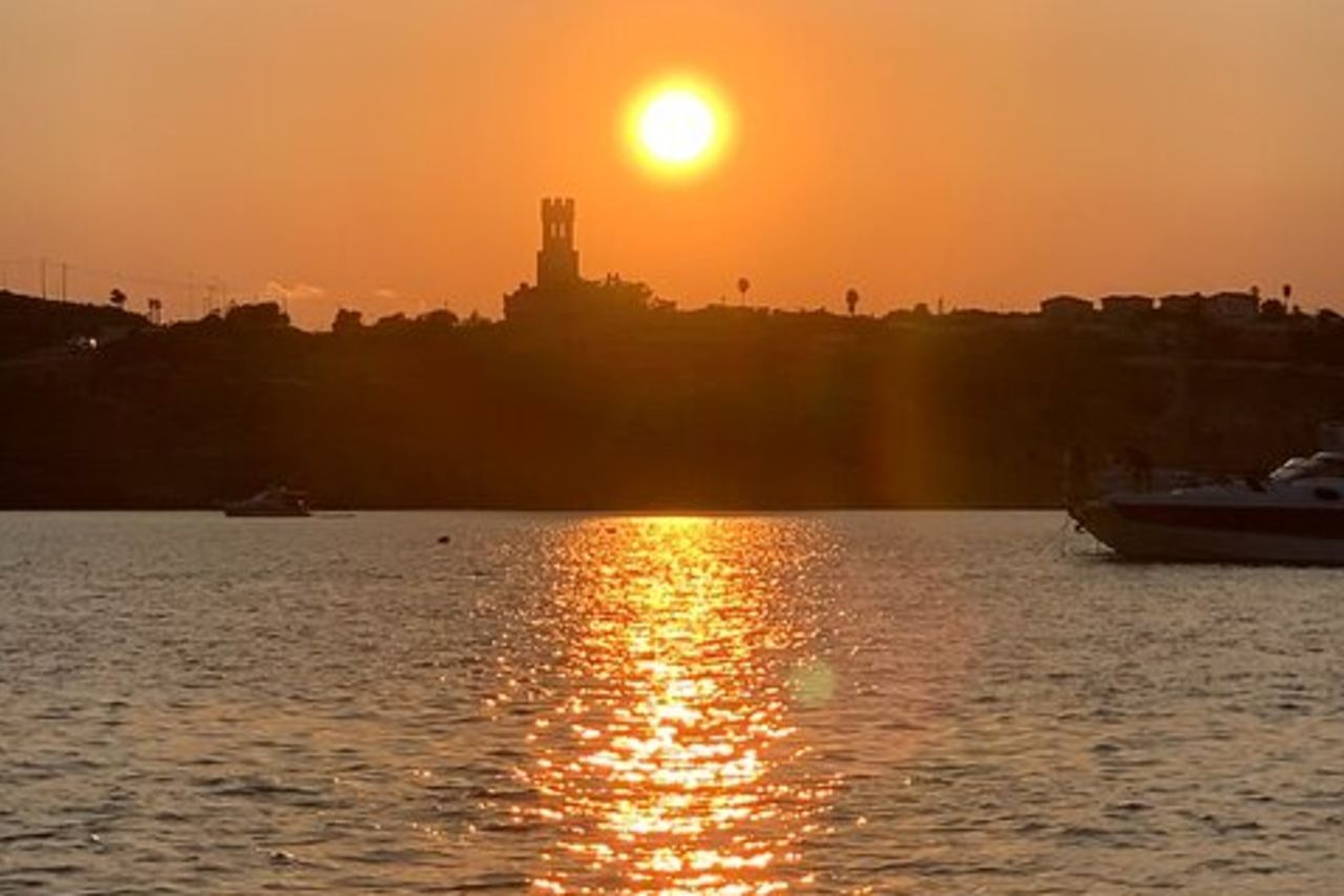 Avola: Tour di Gruppo Sunset Capopassero Vendicari con Aperitivo