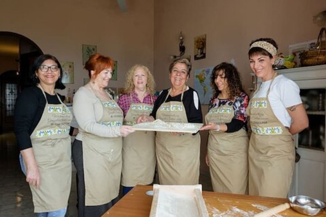 The grandmothers of Commerce Square. The taste of old traditions