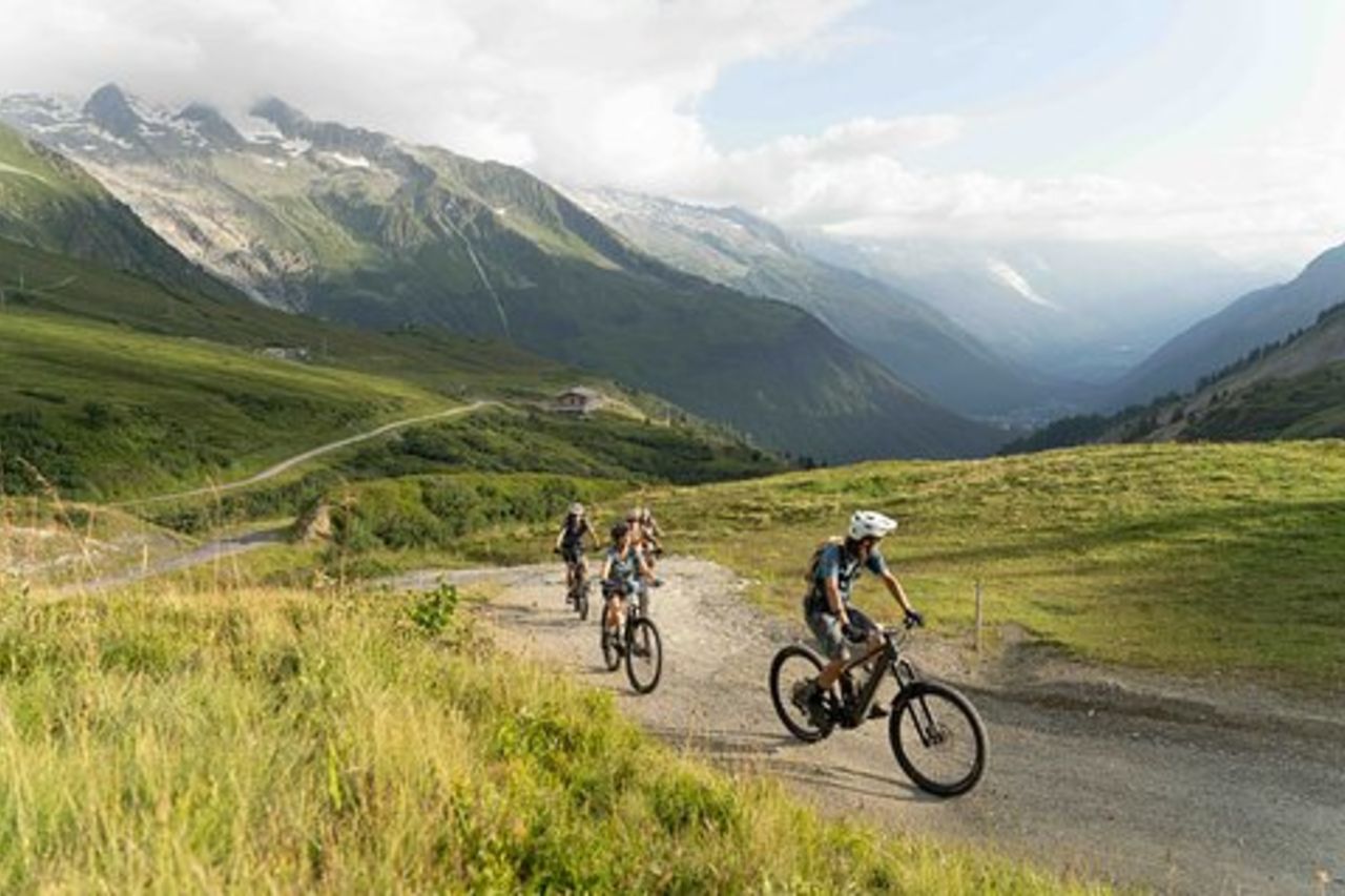 Scoperta di un alpeggio segreto in mountain bike elettrica a Chamonix