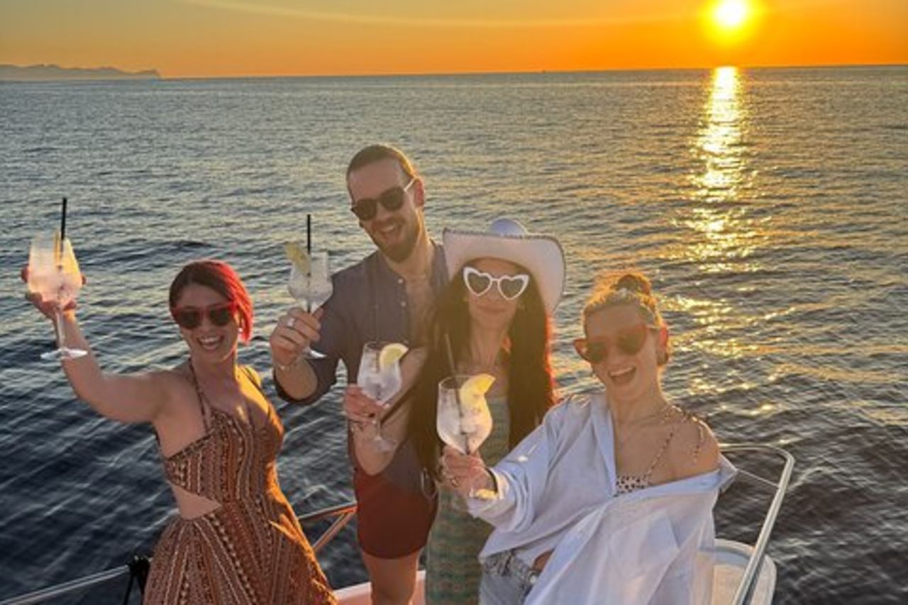 Tour al Tramonto in Catamarano: Aperitivo in Barca a Palermo