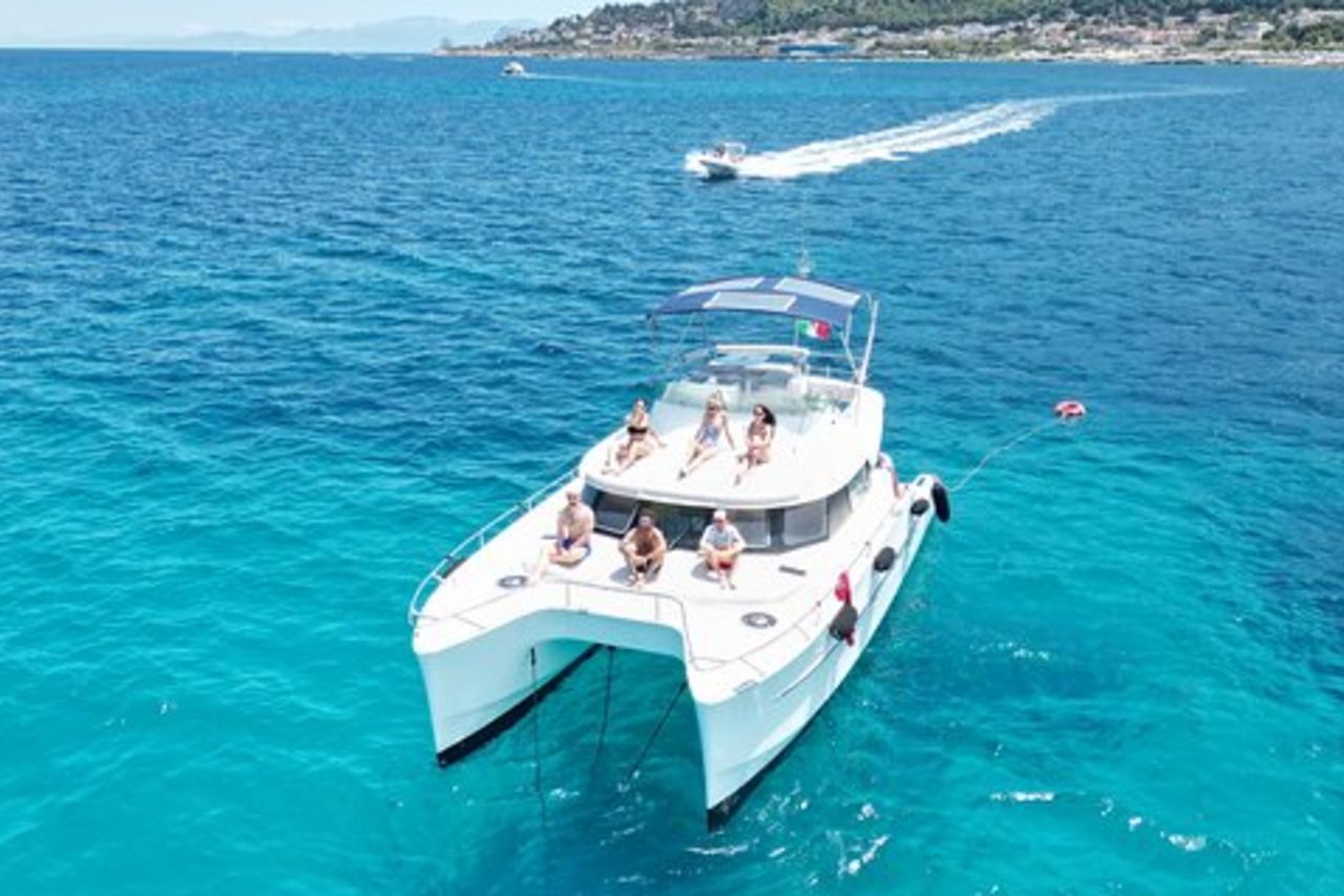 Tour in Catamarano a Palermo: Intera giornata in Barca con Pranzo