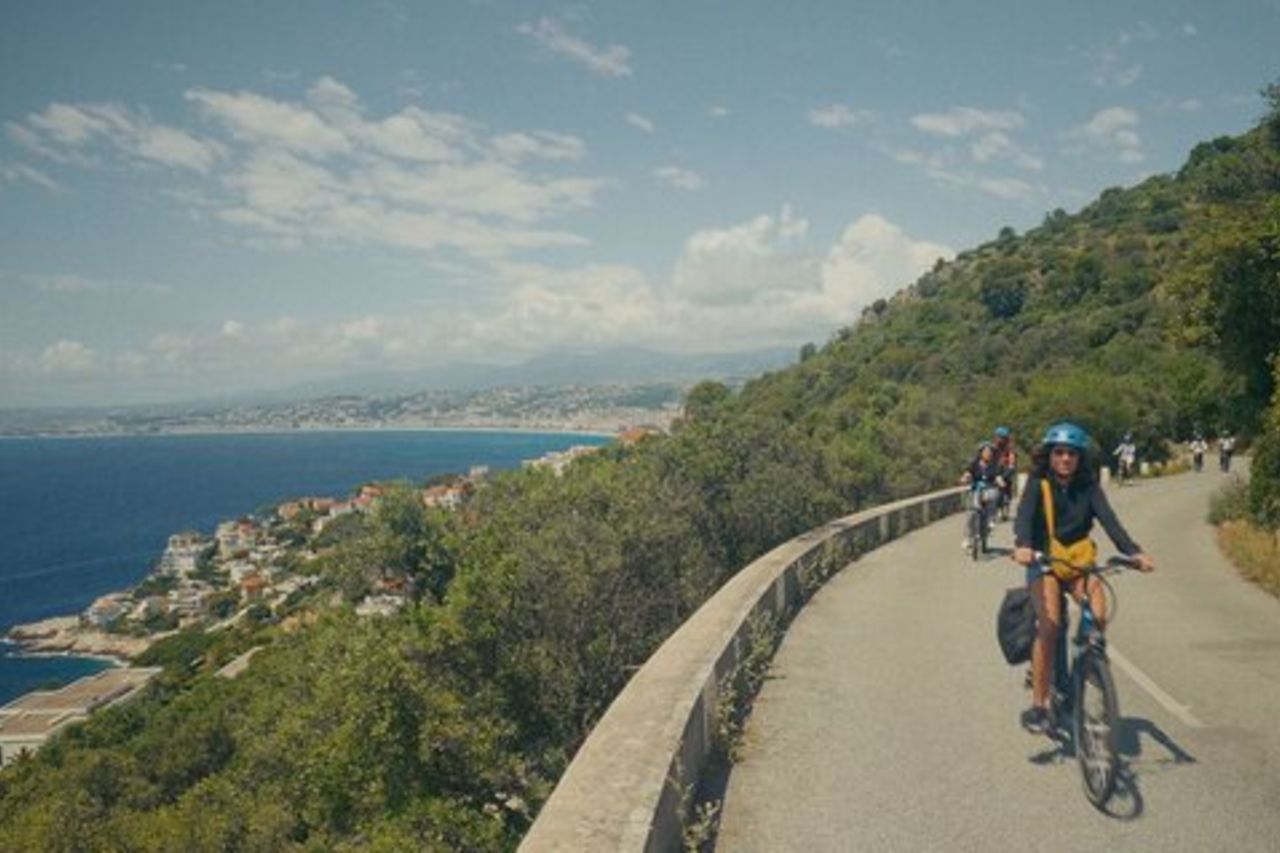 Tour in e-bike della città di Nizza con una Guida locale