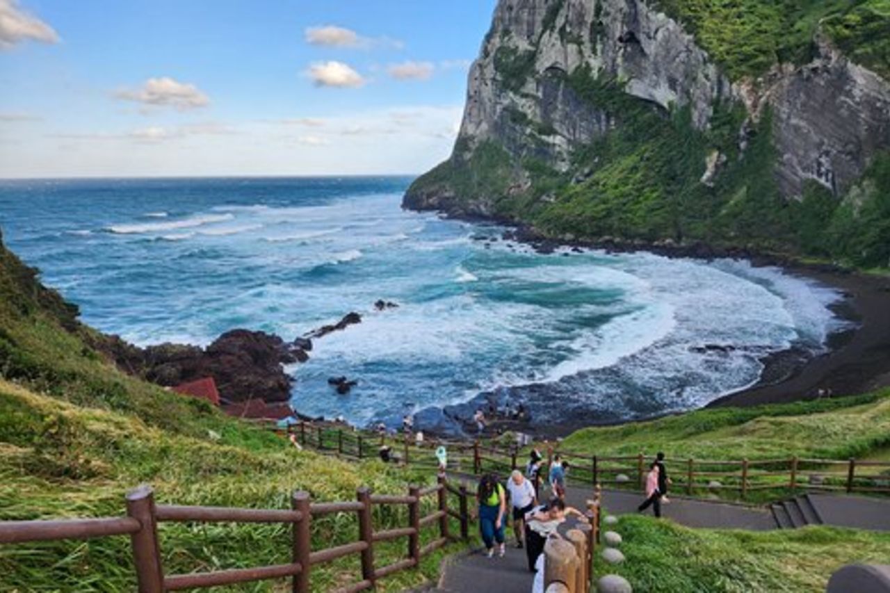 Tour privato in taxi di Jeju con Guida e autista che parla Inglese