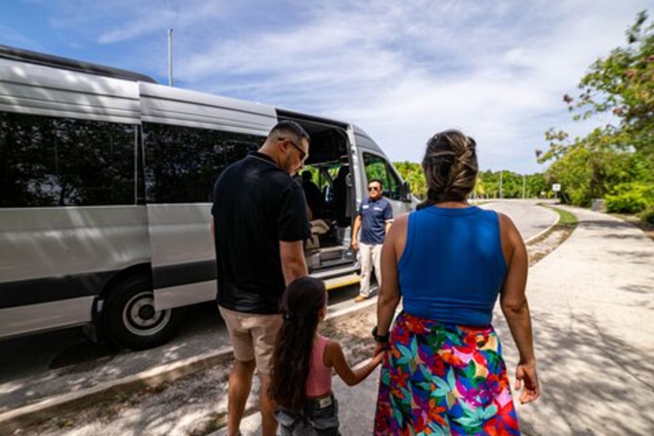 Transporte Privado DE l aeropuerto de Cancún a Cancún o Riviera