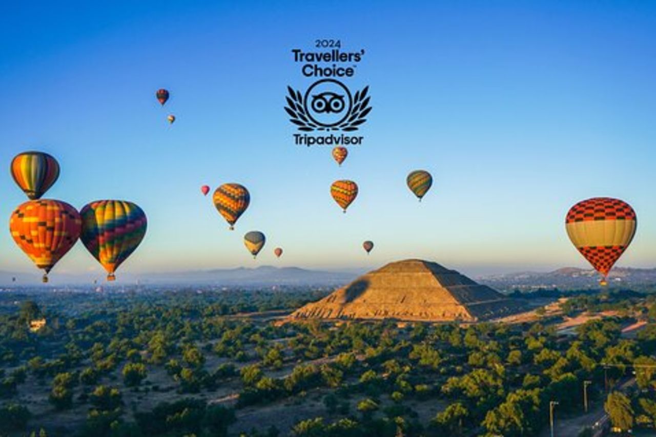 Volo in mongolfiera + prelievo a Città del Messico + colazione in una grotta + piramidi