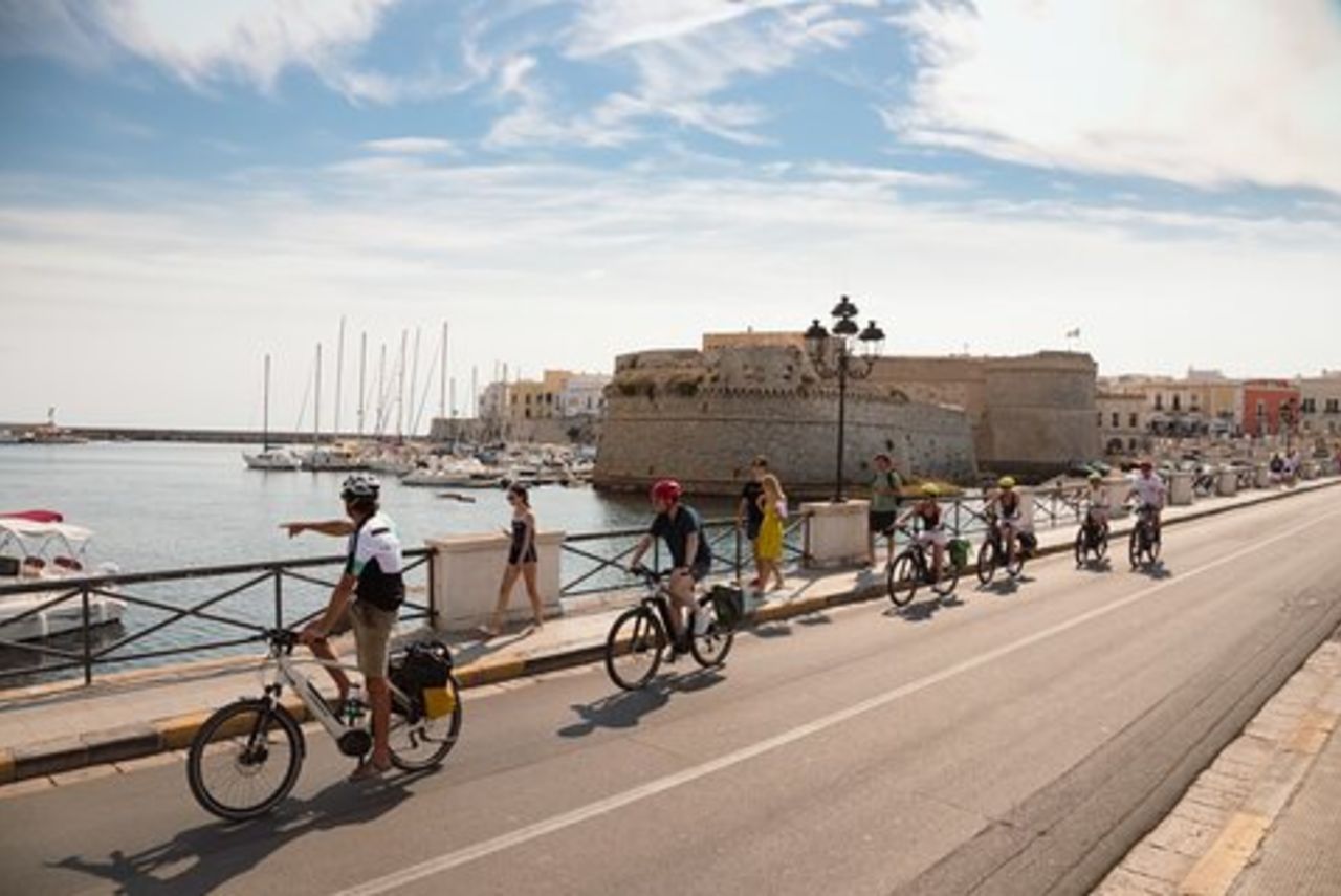 Tour in E-Bike da Lecce a Gallipoli con nuoto, degustazione di fattoria + taxi andata e ritorno